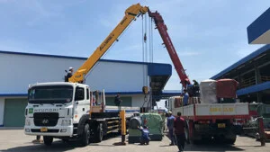 Xe Cẩu Trang Huy – Công Ty TNHH Thương Mại Và Giao Nhận Vận Tải Quốc Tế Trang Huy