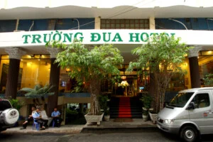 Ks Truong20dua Mat20tien