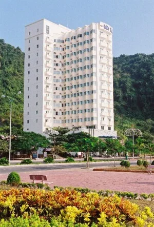 Khách Sạn Holiday View