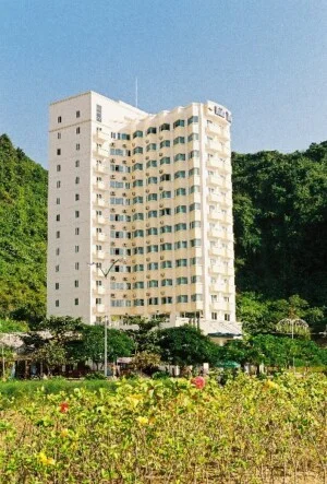 Khách Sạn Holiday View