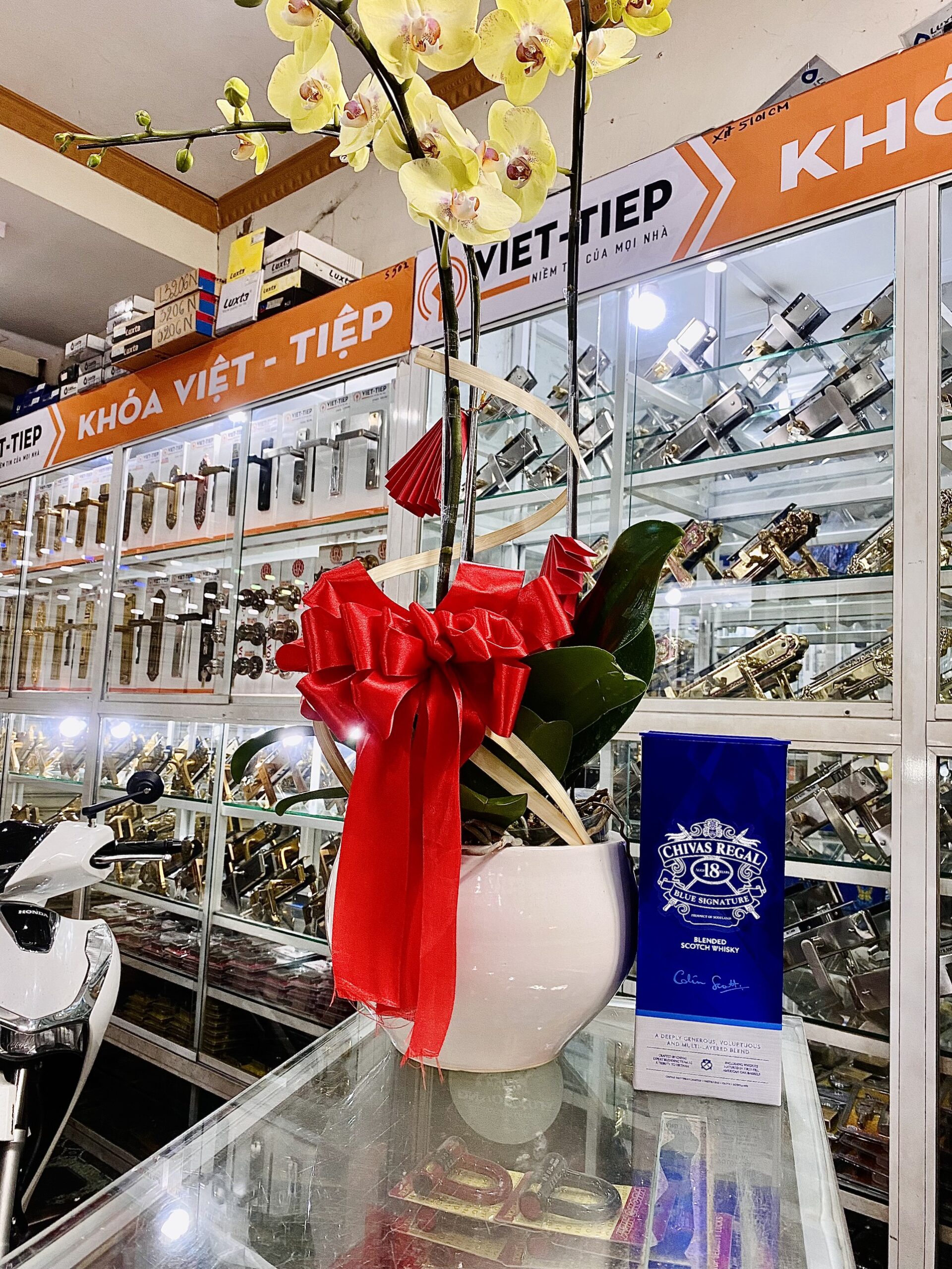 Cửa Hàng Vạn Phát