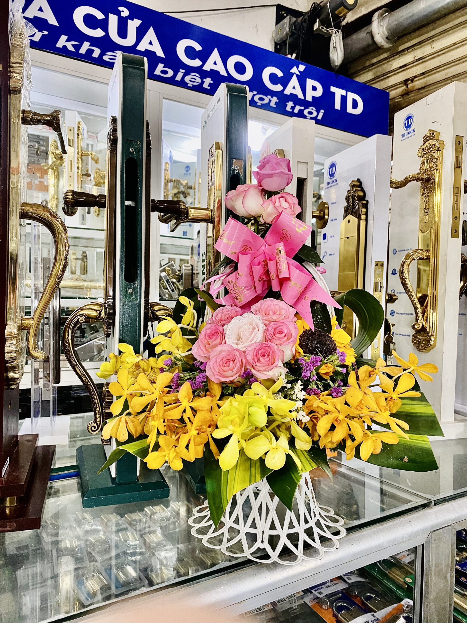 Cửa Hàng Vạn Phát