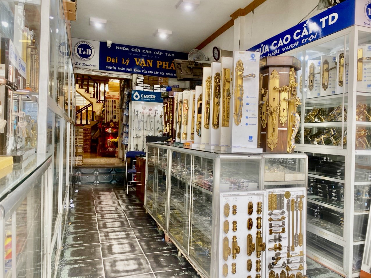 Cửa Hàng Vạn Phát